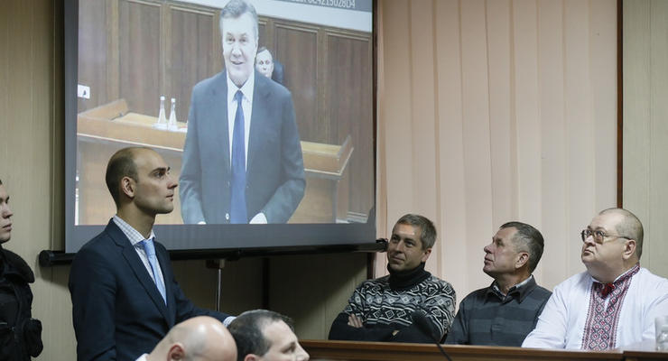Заседание по делу Януковича началось без Януковича