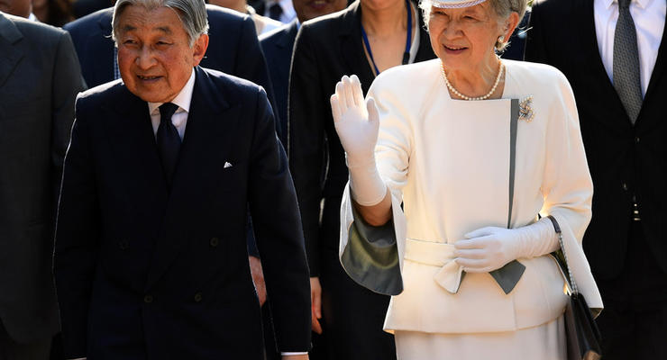 Правительство Японии позволило императору отречься от престола