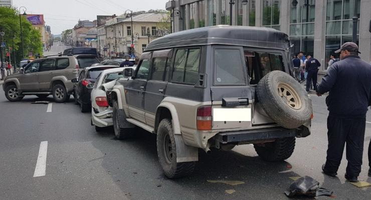 Массовое ДТП: во Владивостоке грузовик протаранил 19 машин