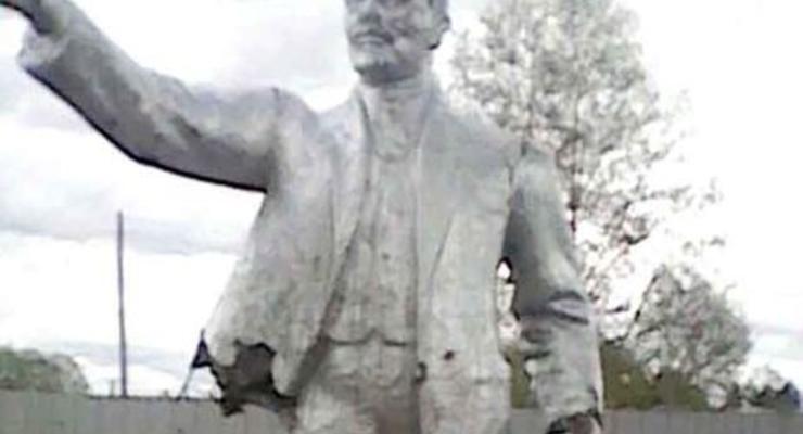 В России школьники разбили памятник Ленину
