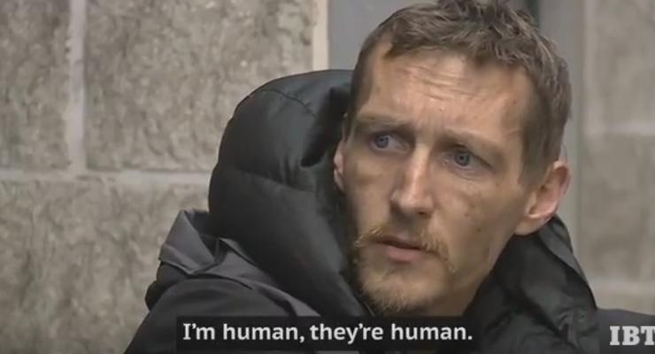 Бездомный, помогавший раненым в Манчестере, стал героем соцсетей