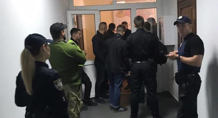 В Киеве захватили кабинет главы Госгеологии