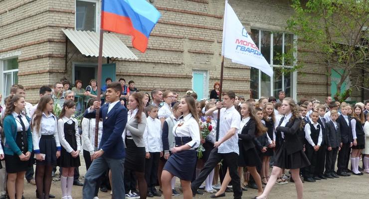 Последний звонок в ЛНР: как сепаратисты провожали выпускников