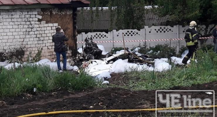 В Черниговской области самолет упал во двор дома