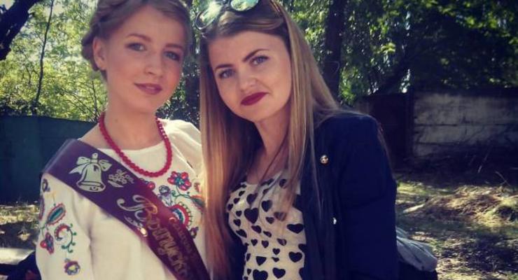 В Крыму на последний звонок выпускница пришла в вышиванке