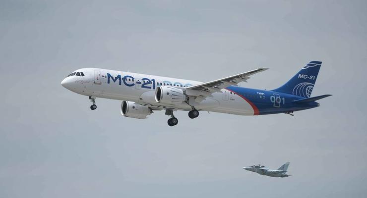 Российский авиалайнер МС-21 впервые поднялся в воздух