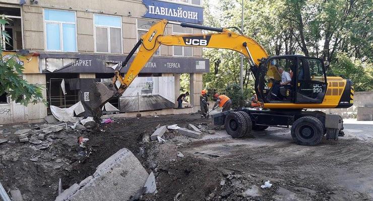 Прорыв трубы на Голосеевском проспекте будут ремонтировать сутки