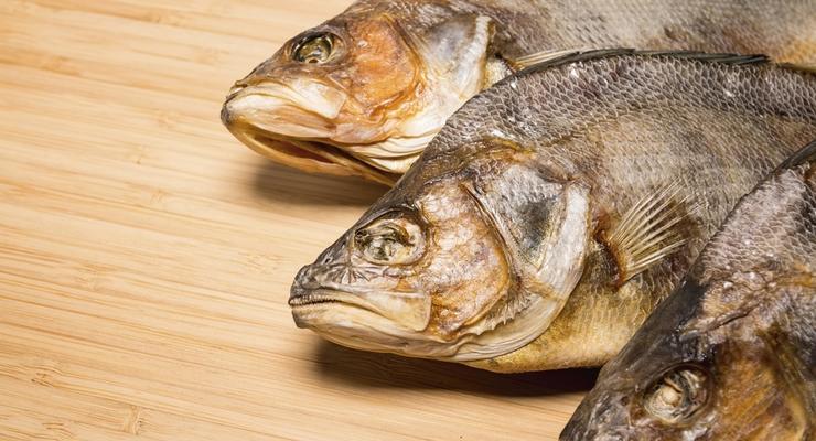 В Киеве временно запретили продавать вяленую рыбу