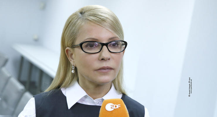 Тимошенко извинилась за "политическую кровь" на ток-шоу