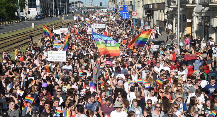 В Варшаве марш за права ЛГБТ собрал около 50 тыс участников