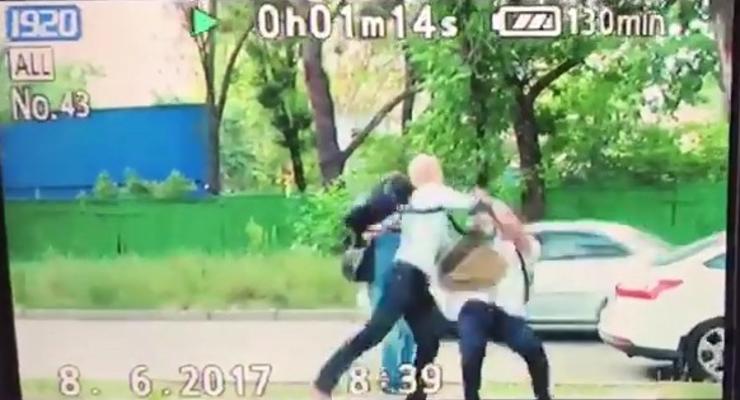 Шабунин возле военкомата ударил луганского блогера