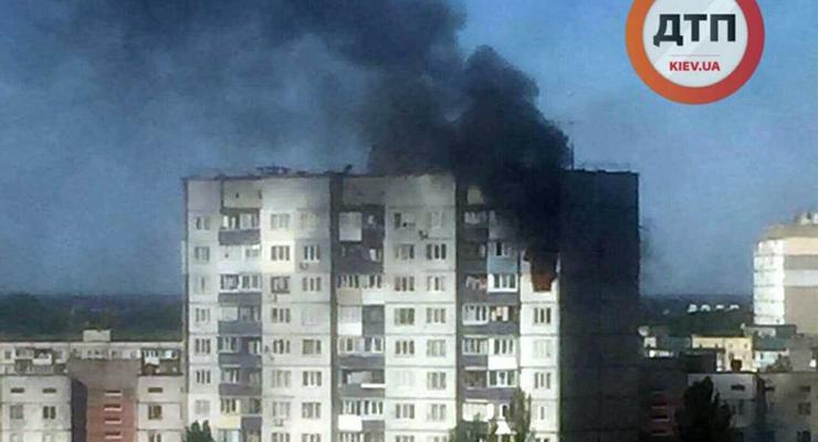 В Киеве на Теремках загорелись две квартиры в многоэтажке