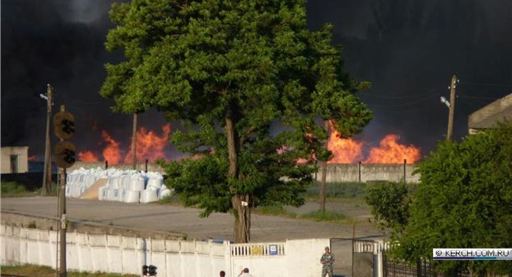 В оккупированном Крыму произошел масштабный пожар на складе со шпалами