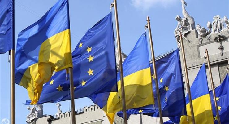 Большинство украинцев поддерживает членство в ЕС и НАТО - опрос