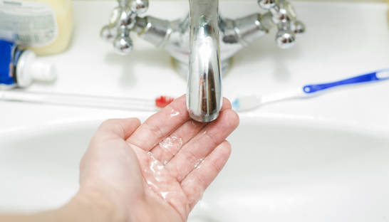 Прорыв трубы оставил без воды часть киевлян