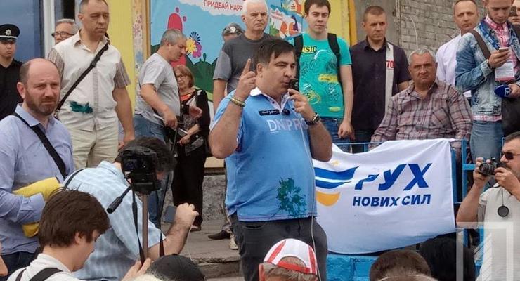 Саакашвили облили зеленкой в Кривом Роге