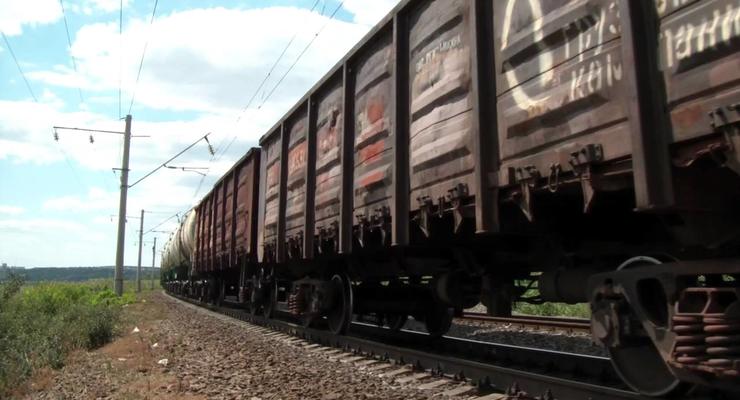 В Житомирской области трое юношей на ходу спрыгнули с грузового поезда: один погиб
