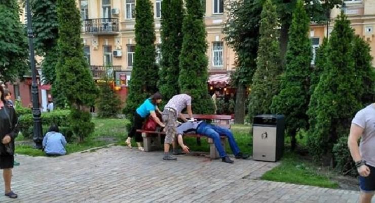 В центре Киева зарезали мужчину