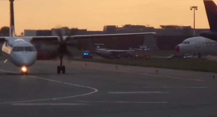 В Варшаве во время посадки взорвалось шасси самолета - СМИ