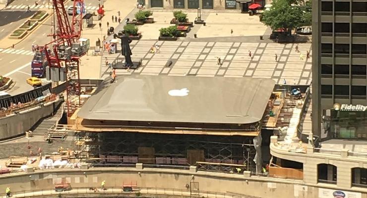 На крыше в центре Чикаго появился гигантский MacBook