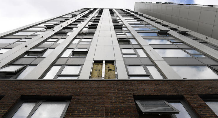 В Лондоне эвакуируют более 100 квартир из-за угрозы пожара