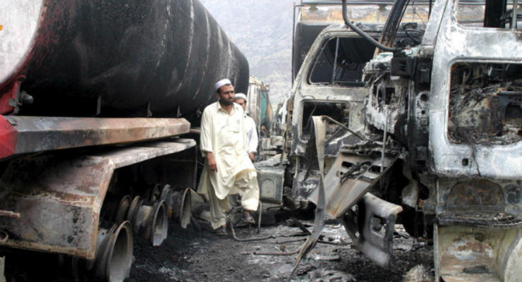 Более 100 человек погибли при аварии бензовоза в Пакистане