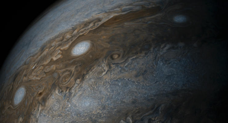 NASA показало изображение ураганов Юпитера