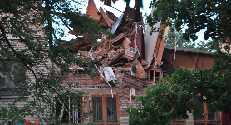 В оккупированном Донецке произошел взрыв: рухнула часть университета торговли