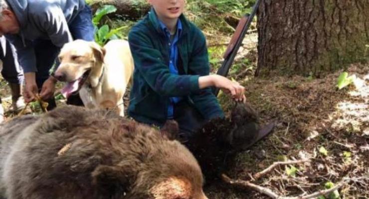На Аляске мальчик спас родных от нападения медведя