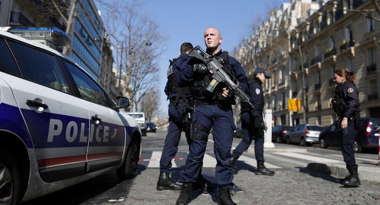 Во Франции задержан националист, готовивший покушение на Макрона