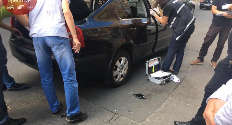 В центре Киева у водителя Skoda отобрали 2,4 млн гривен
