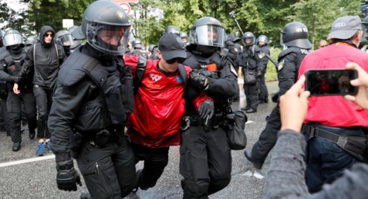 Саммит G20: полиция разогнала людей, блокирующих дорогу Трампу