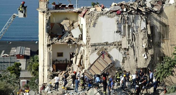 В Италии обрушился жилой дом, под завалами люди