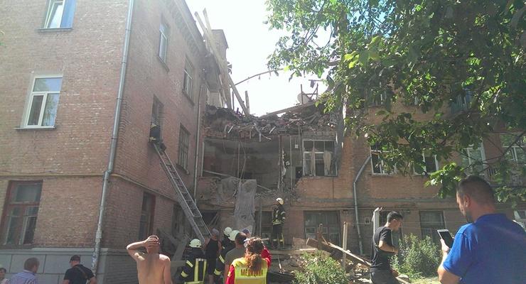 В Киеве из-за взрыва частично обвалился жилой дом