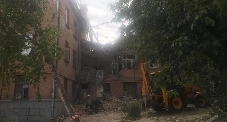 Полиция проверяет местонахождение жителей рухнувшего дома в Киеве