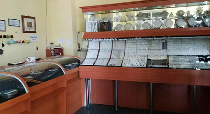 В Харьковской области из ювелирного магазина украли более трех килограмм золота