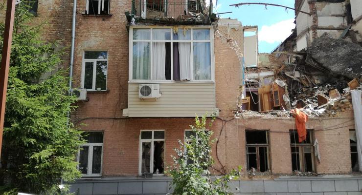 Жители разрушенного дома в Киеве считают, что причина в стройке