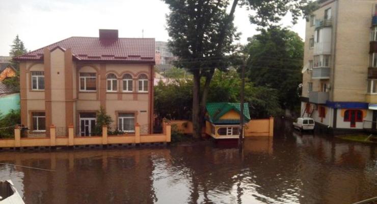 Мощный ливень превратил Ровно в город на воде