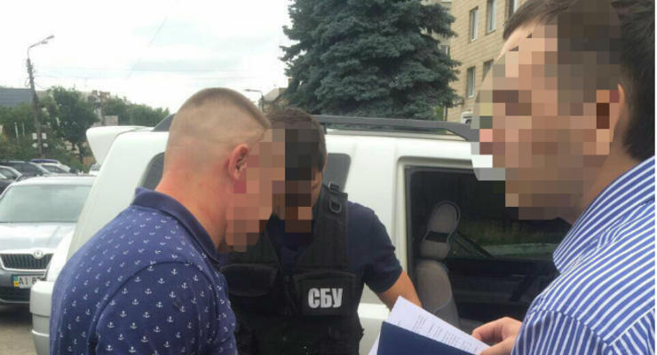 В Киеве за вымогательство $5 тысяч взятки задержан полицейский