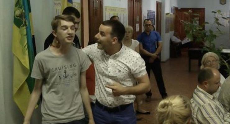 На Киевщине депутат напал на школьника за пост