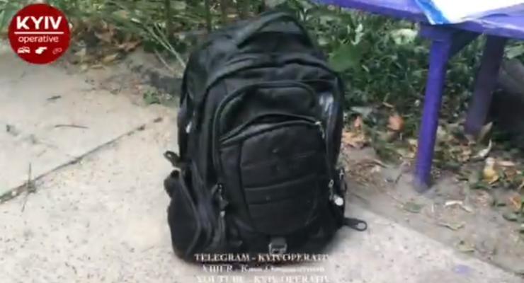Не игрушка: в Киеве дети нашли рюкзак с гранатой