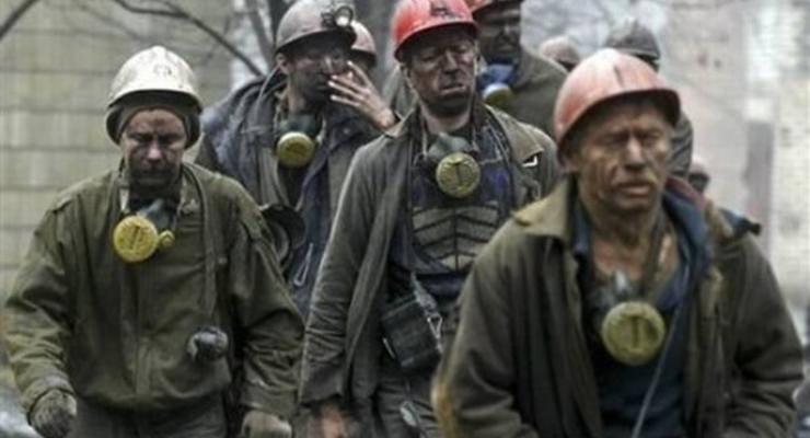 Луганские шахтеры третьи сутки бастуют под землей