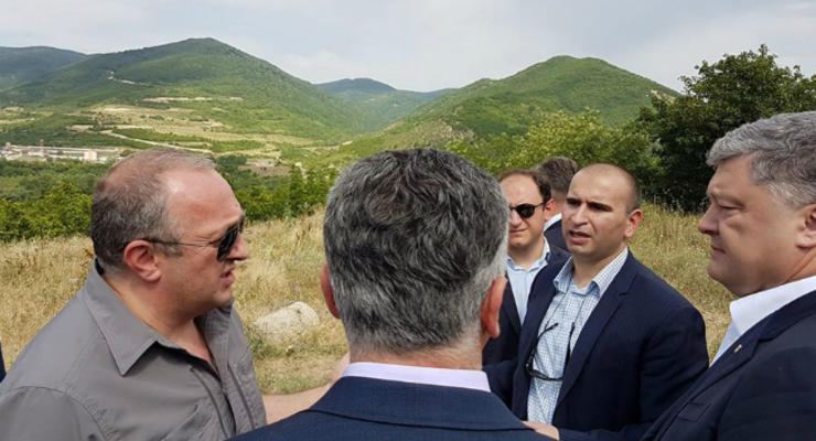 Порошенко показали оккупантов на границе с Южной Осетией