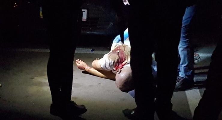 В Киеве около ТРЦ из автомата расстреляли мужчину