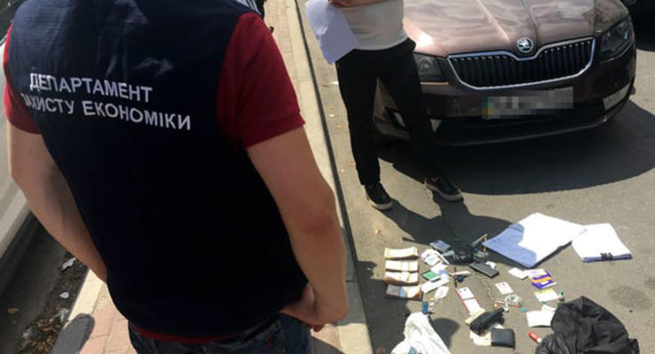 В Киеве налоговика задержали на взятке в 260 тысяч