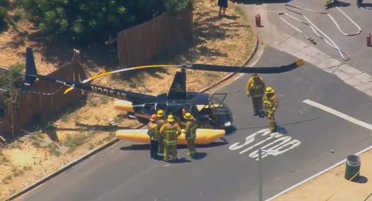 В Лос-Анджелесе вертолет упал посреди улицы