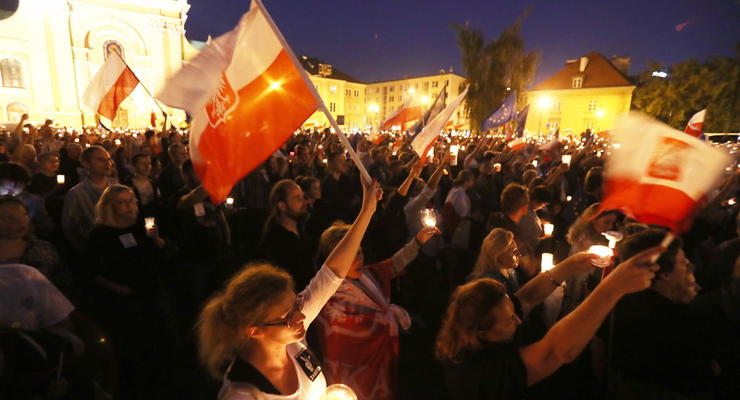 В Польше многотысячные протесты из-за судебной реформы