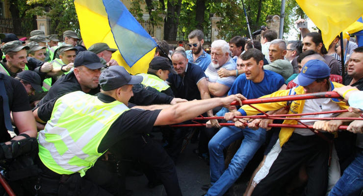 Опубликовано видео потасовки сторонников Саакашвили