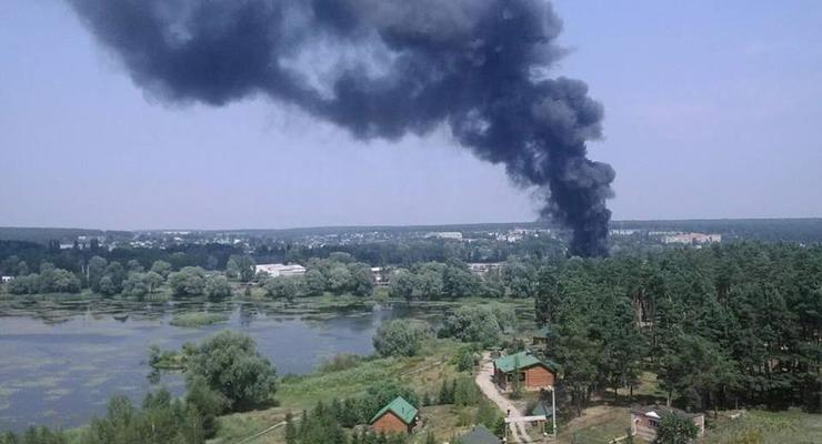 На Харьковщине горят склады, есть пострадавшие