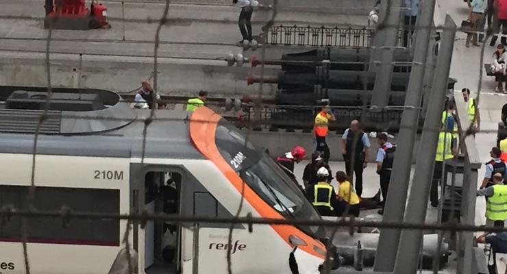 В Барселоне поезд врезался в перрон: 48 пострадавших